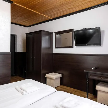 Hétvégi ház готельний комплекс парламент, *