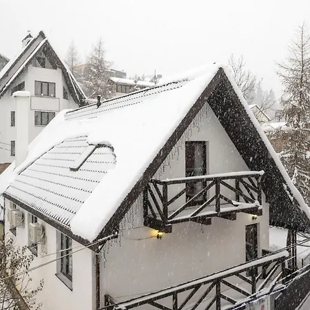 готельний комплекс парламент, Country house Yablunytsya