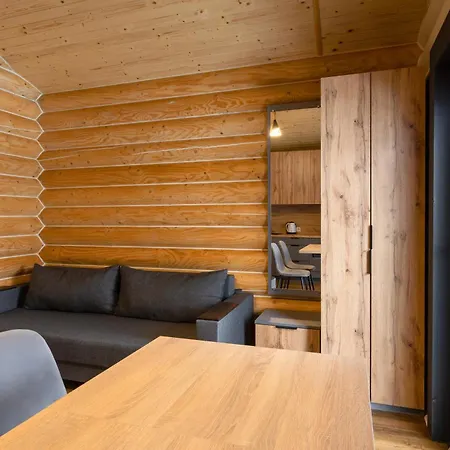 готельний комплекс парламент, Яблоница