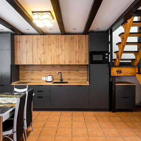 готельний комплекс парламент, Яблоница