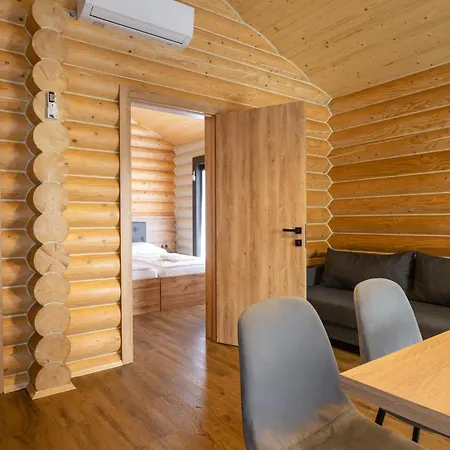 готельний комплекс парламент, Летний дом *