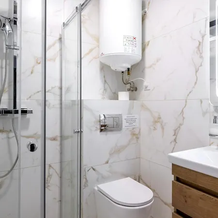 готельний комплекс парламент, Летний дом Яблоница