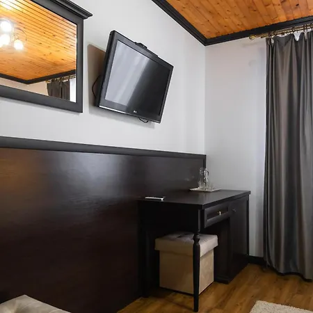 готельний комплекс парламент, Летний дом *